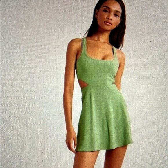 New! Abercrombie & Fitch Traveler Athletic Dress Green w/ built- in shorts NWT - Picture 1 of 15